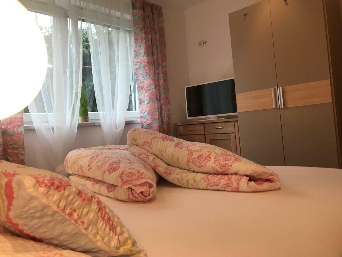 Ferienwohnung Julia Brixen im Thale Exteriör bild